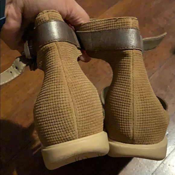 OTBT sandals size 8 - Picture 5 of 5